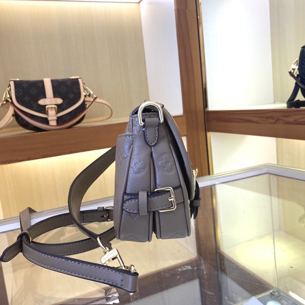 ルイヴィトンバッグ角部分ディテール